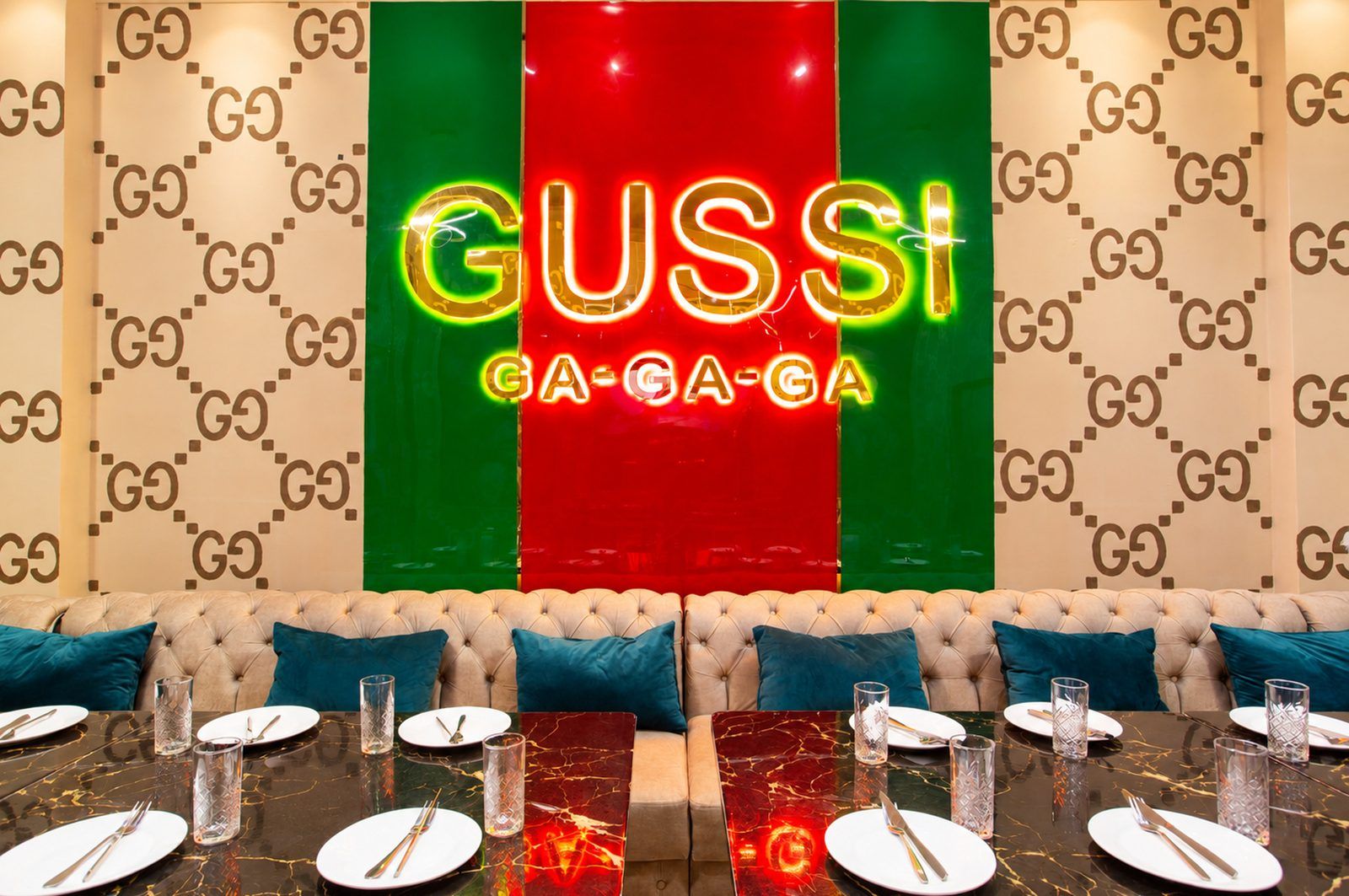 Кабинка «GUSSI» на Айманова 124, фото 3 из 4