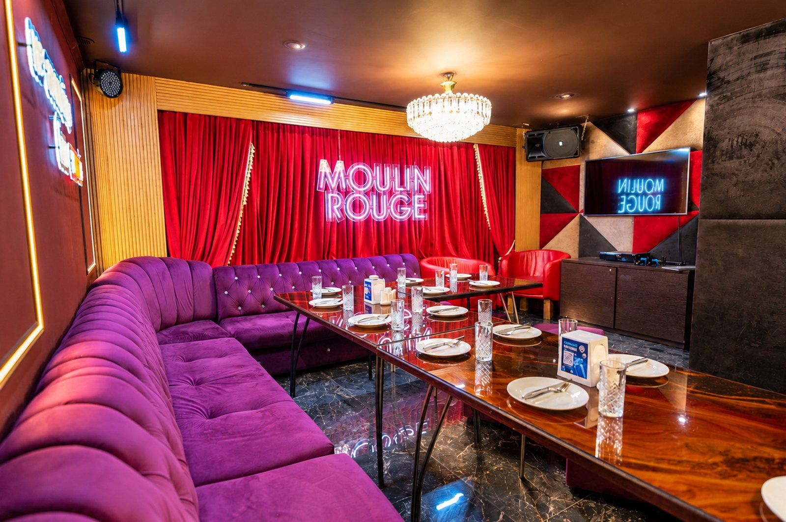 Кабинка «Moulin Rouge» на Сатпаева 22, фото 4 из 4